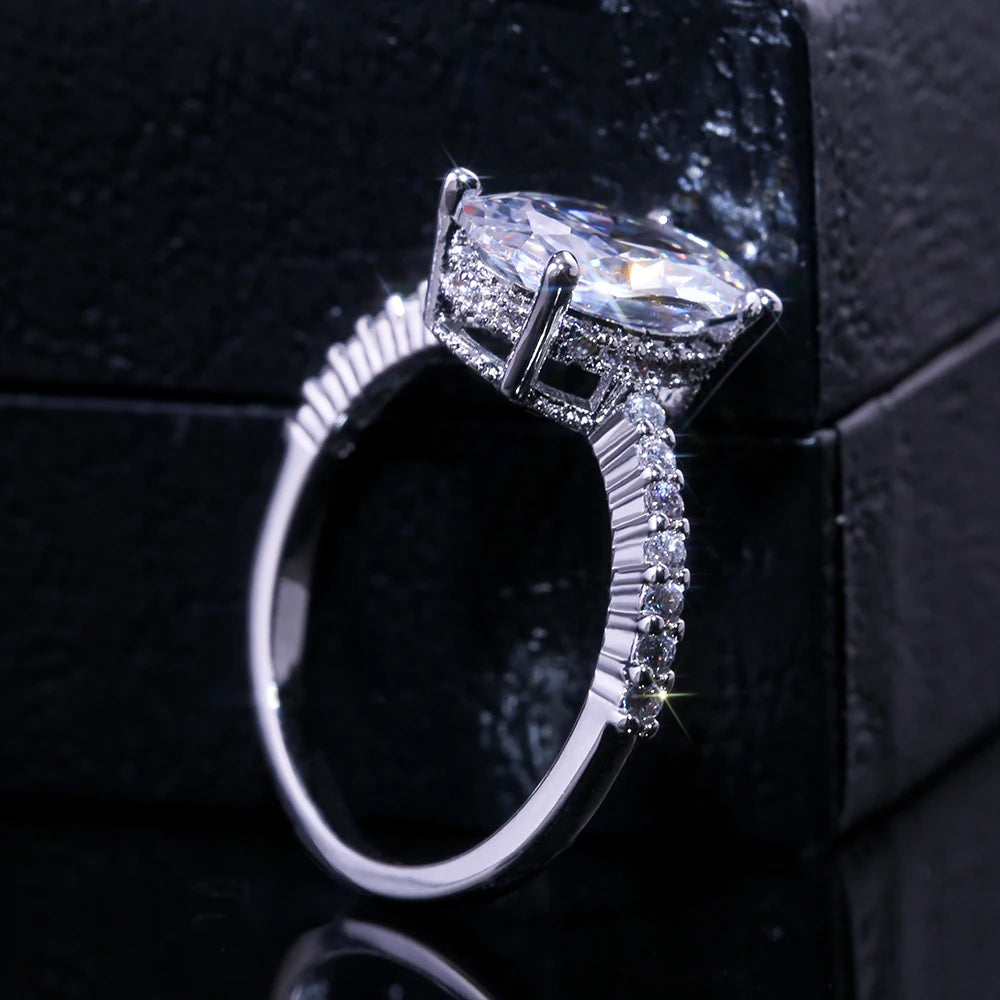 Elegant Oval Glow Ring