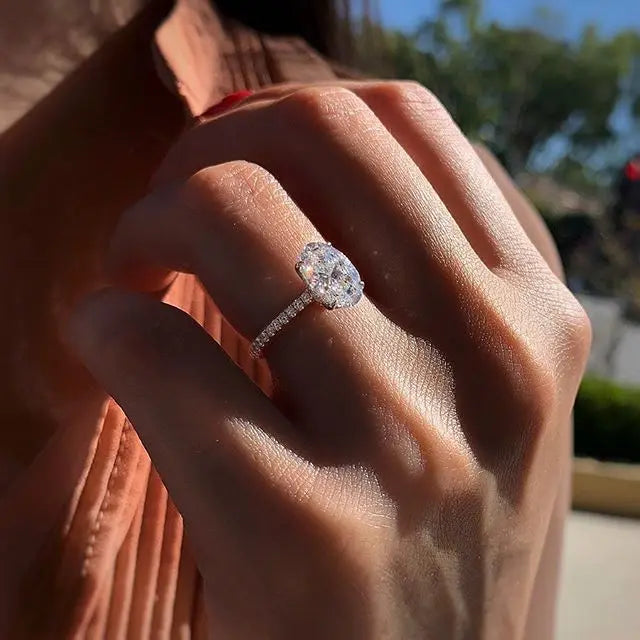 Elegant Oval Glow Ring