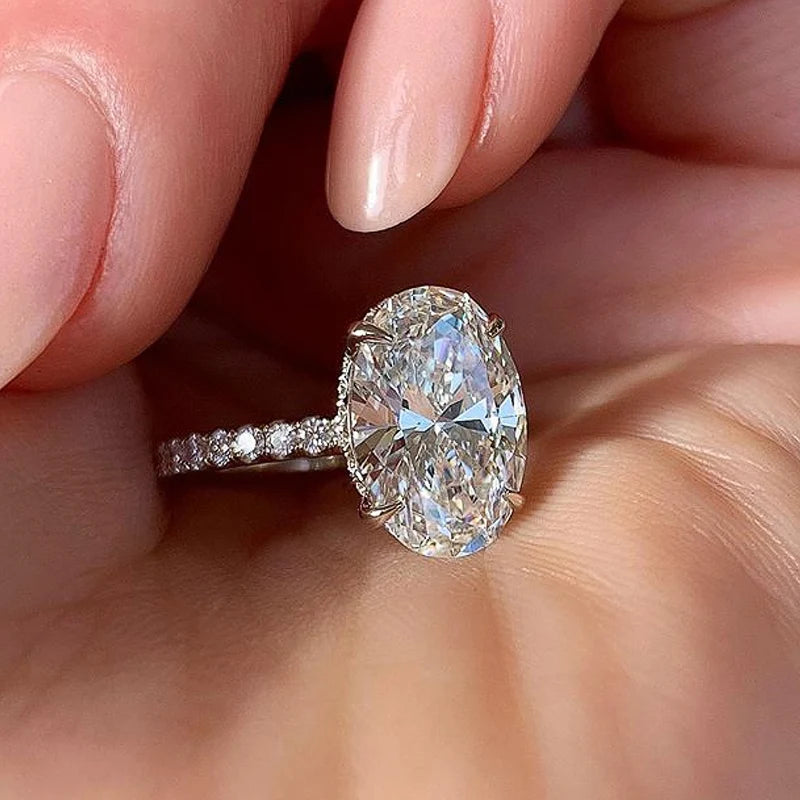 Elegant Oval Glow Ring