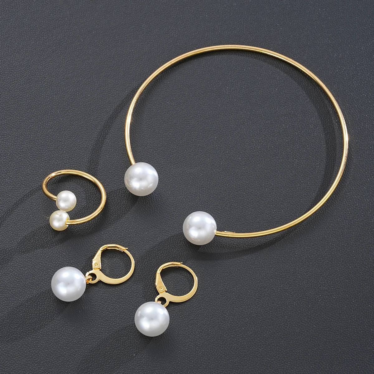 Simple Pearl Set